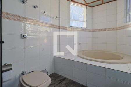 Apartamento à venda com 186m², 4 quartos e 3 vagas Apartamento à venda com 186m², 4 quartos e 3 vagasBanheiro da Suíte