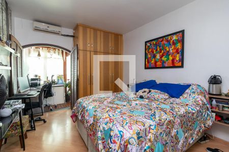 Casa à venda com 200m², 3 quartos e 2 vagasSuíte