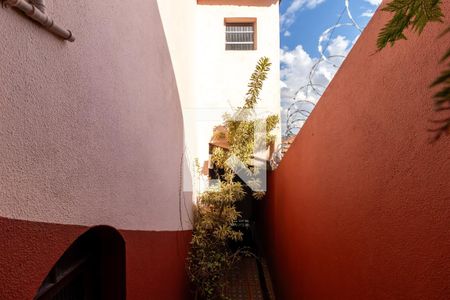 Casa à venda com 200m², 3 quartos e 2 vagasCorredor Lateral