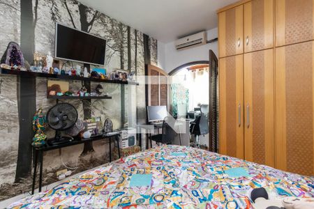 Casa à venda com 200m², 3 quartos e 2 vagasSuíte