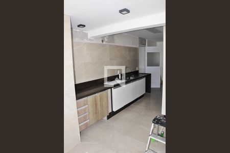 Apartamento à venda com 143m², 3 quartos e 2 vagasCozinha com Armário