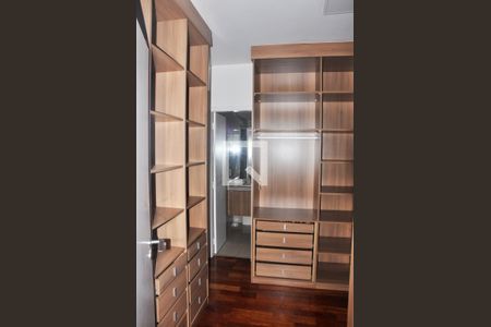 Apartamento à venda com 143m², 3 quartos e 2 vagasCloset do Quarto 01