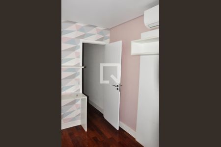 Apartamento à venda com 143m², 3 quartos e 2 vagasQuarto 02 com Suíte