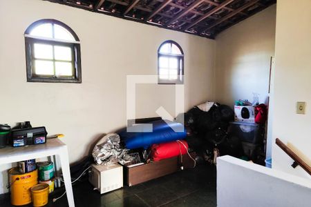 Casa à venda com 200m², 3 quartos e 4 vagas Casa à venda com 200m², 3 quartos e 4 vagasSotão