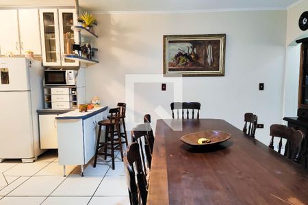 Casa à venda com 200m², 3 quartos e 4 vagas Casa à venda com 200m², 3 quartos e 4 vagasCozinha