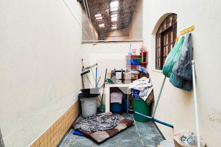 Casa à venda com 200m², 3 quartos e 4 vagas Casa à venda com 200m², 3 quartos e 4 vagasQuintal