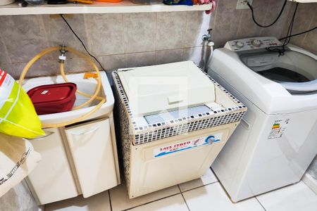 Casa à venda com 200m², 3 quartos e 4 vagas Casa à venda com 200m², 3 quartos e 4 vagasÁrea de Serviço