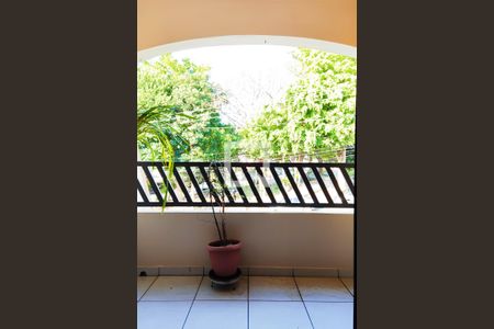 Casa à venda com 200m², 3 quartos e 4 vagas Casa à venda com 200m², 3 quartos e 4 vagasVaranda da Suite