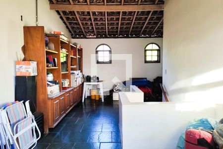 Casa à venda com 200m², 3 quartos e 4 vagas Casa à venda com 200m², 3 quartos e 4 vagasSotão