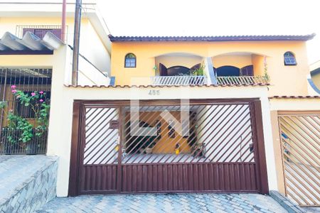 Casa à venda com 200m², 3 quartos e 4 vagas Casa à venda com 200m², 3 quartos e 4 vagasFachada