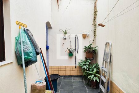 Casa à venda com 200m², 3 quartos e 4 vagas Casa à venda com 200m², 3 quartos e 4 vagasQuintal