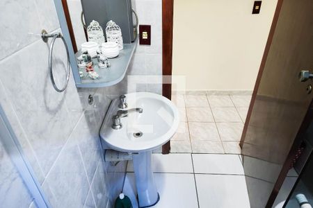 Casa à venda com 200m², 3 quartos e 4 vagas Casa à venda com 200m², 3 quartos e 4 vagasBanheiro Social