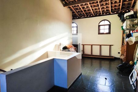 Casa à venda com 200m², 3 quartos e 4 vagas Casa à venda com 200m², 3 quartos e 4 vagasSotão