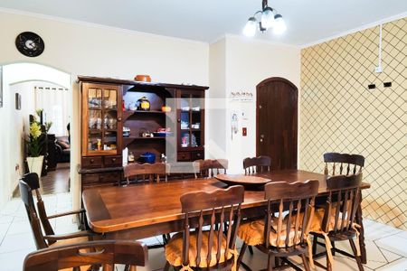 Casa à venda com 200m², 3 quartos e 4 vagas Casa à venda com 200m², 3 quartos e 4 vagasCozinha