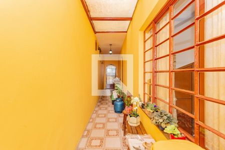 Casa à venda com 128m², 3 quartos e 2 vagasCorredor lateral