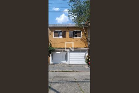 Casa à venda com 213m², 3 quartos e 4 vagas Casa à venda com 213m², 3 quartos e 4 vagasFachada