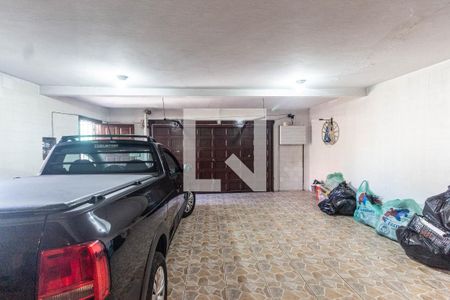 Casa à venda com 250m², 3 quartos e 5 vagas Casa à venda com 250m², 3 quartos e 5 vagasGaragem