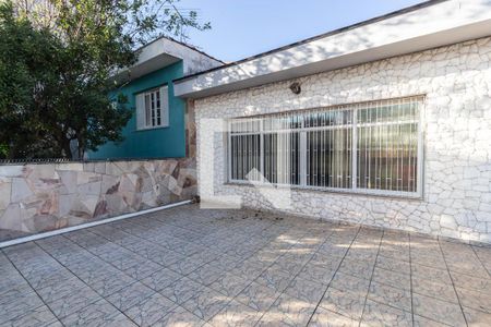 Casa à venda com 250m², 3 quartos e 5 vagas Casa à venda com 250m², 3 quartos e 5 vagasVaranda