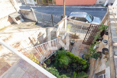 Casa à venda com 250m², 3 quartos e 5 vagas Casa à venda com 250m², 3 quartos e 5 vagasEscada