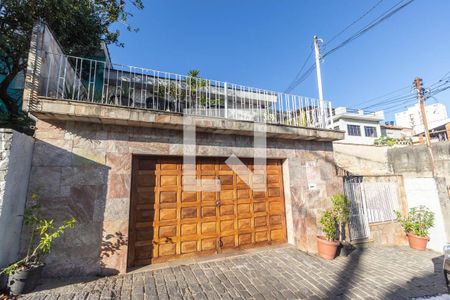 Casa à venda com 250m², 3 quartos e 5 vagas Casa à venda com 250m², 3 quartos e 5 vagasFachada