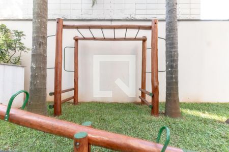 Apartamento à venda com 228m², 4 quartos e 4 vagas Apartamento à venda com 228m², 4 quartos e 4 vagasÁrea comum - Playground