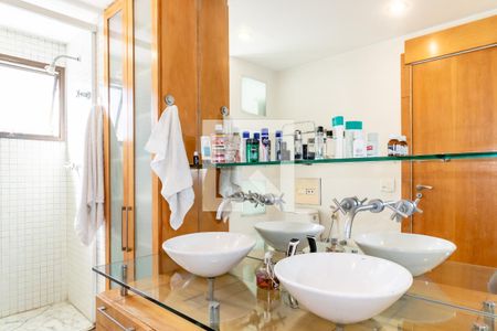 Apartamento à venda com 228m², 4 quartos e 4 vagas Apartamento à venda com 228m², 4 quartos e 4 vagasBanheiro do Quarto 1