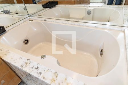 Apartamento à venda com 228m², 4 quartos e 4 vagas Apartamento à venda com 228m², 4 quartos e 4 vagasBanheiro do Quarto 1