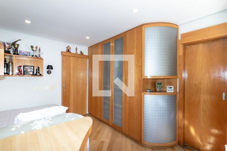 Apartamento à venda com 228m², 4 quartos e 4 vagas Apartamento à venda com 228m², 4 quartos e 4 vagasQuarto 2