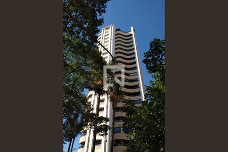 Apartamento à venda com 228m², 4 quartos e 4 vagas Apartamento à venda com 228m², 4 quartos e 4 vagasFachada