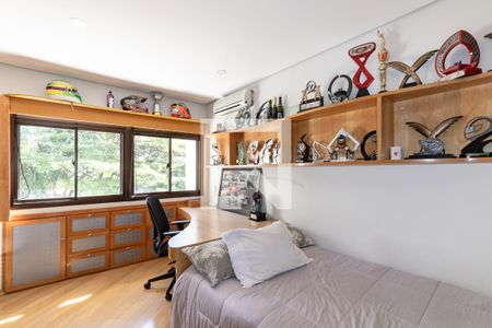 Apartamento à venda com 228m², 4 quartos e 4 vagas Apartamento à venda com 228m², 4 quartos e 4 vagasQuarto 2