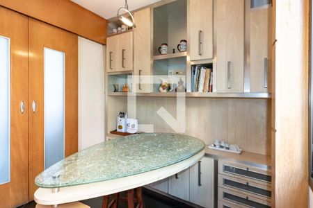 Apartamento à venda com 228m², 4 quartos e 4 vagas Apartamento à venda com 228m², 4 quartos e 4 vagasCopa