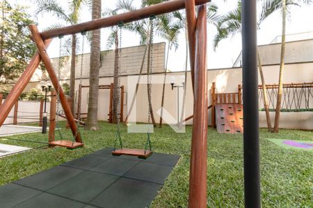 Apartamento à venda com 228m², 4 quartos e 4 vagas Apartamento à venda com 228m², 4 quartos e 4 vagasÁrea comum - Playground