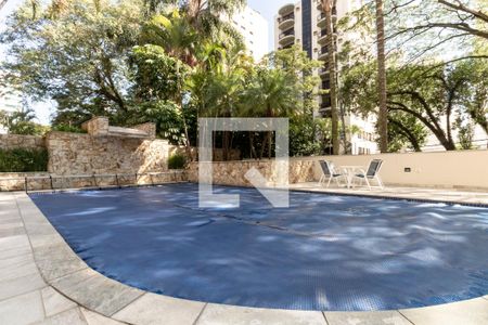 Apartamento à venda com 228m², 4 quartos e 4 vagas Apartamento à venda com 228m², 4 quartos e 4 vagasÁrea comum - Piscina