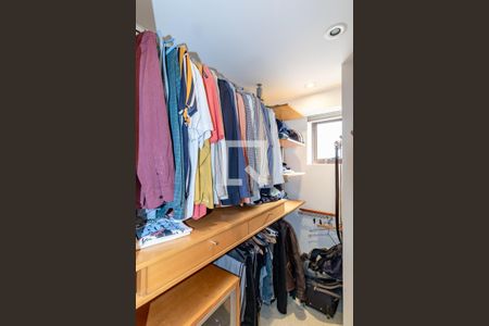 Apartamento à venda com 228m², 4 quartos e 4 vagas Apartamento à venda com 228m², 4 quartos e 4 vagasQuarto 1