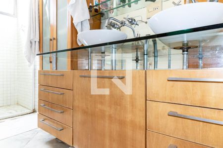 Apartamento à venda com 228m², 4 quartos e 4 vagas Apartamento à venda com 228m², 4 quartos e 4 vagasBanheiro do Quarto 1