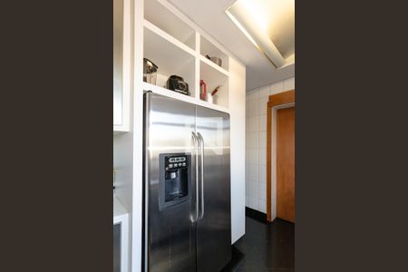 Apartamento à venda com 228m², 4 quartos e 4 vagas Apartamento à venda com 228m², 4 quartos e 4 vagasCozinha