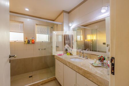 Casa de condomínio à venda com 303m², 4 quartos e 2 vagasBanheiro da Suíte 2