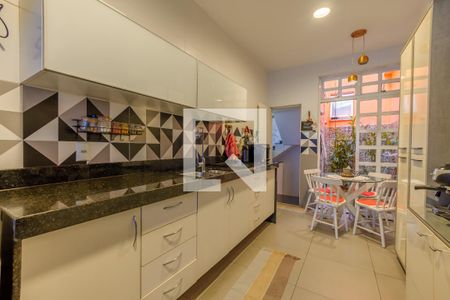 Casa de condomínio à venda com 303m², 4 quartos e 2 vagasCozinha