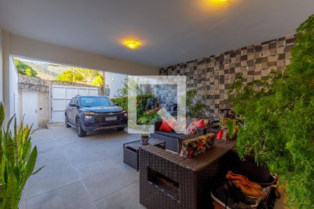 Casa de condomínio à venda com 303m², 4 quartos e 2 vagasGaragem