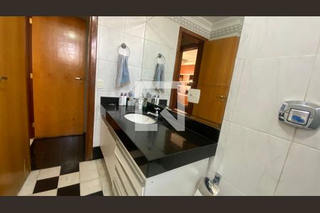 Apartamento à venda com 212m², 3 quartos e 2 vagasBanheiro Social