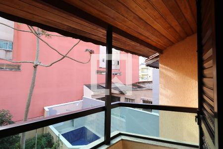 Casa à venda com 192m², 3 quartos e 4 vagasSacada do Quarto 1