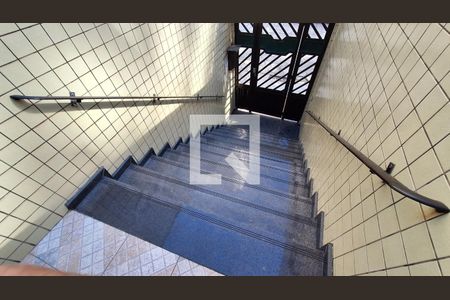 Apartamento para alugar com 56m², 1 quarto e 1 vaga Apartamento para alugar com 56m², 1 quarto e 1 vagaescada