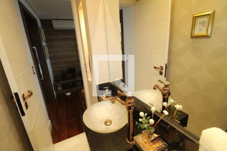 Apartamento à venda com 237m², 4 quartos e 4 vagasLavabo