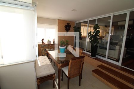 Apartamento à venda com 237m², 4 quartos e 4 vagasVaranda