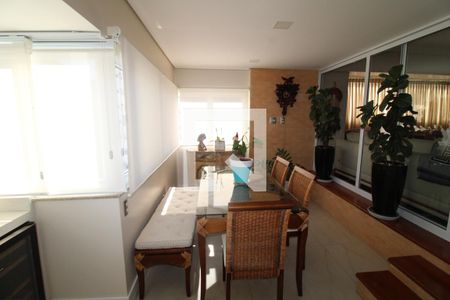 Apartamento à venda com 237m², 4 quartos e 4 vagasVaranda