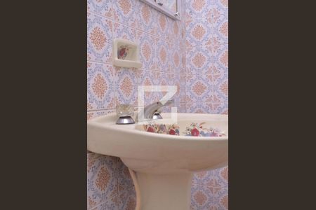 Casa à venda com 141m², 2 quartos e 2 vagasBanheiro