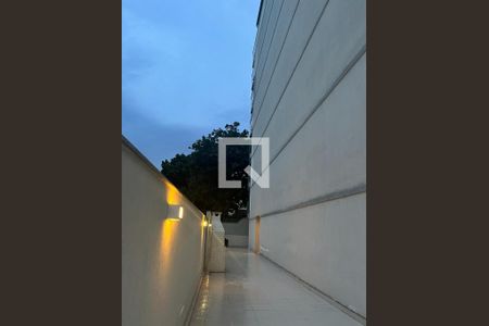 Apartamento à venda com 81m², 2 quartos e 1 vaga Apartamento à venda com 81m², 2 quartos e 1 vagaÁrea Comum - Playground