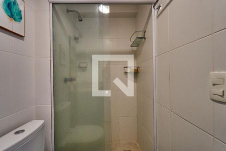 Apartamento à venda com 81m², 2 quartos e 1 vaga Apartamento à venda com 81m², 2 quartos e 1 vagaBanheiro Social
