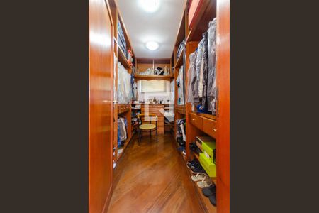Casa à venda com 520m², 4 quartos e 3 vagasCloset da suíte 1