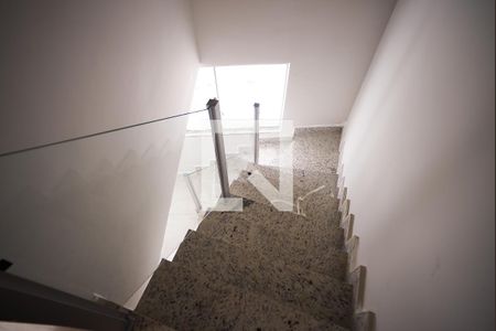 Casa à venda com 65m², 2 quartos e 1 vagaEscada